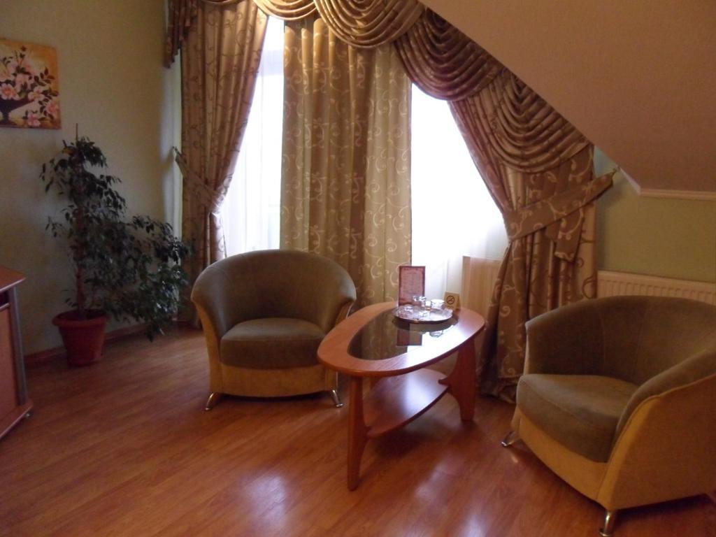 Argo Hotel Uzjhorod Rom bilde
